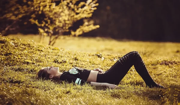 femme nature repos